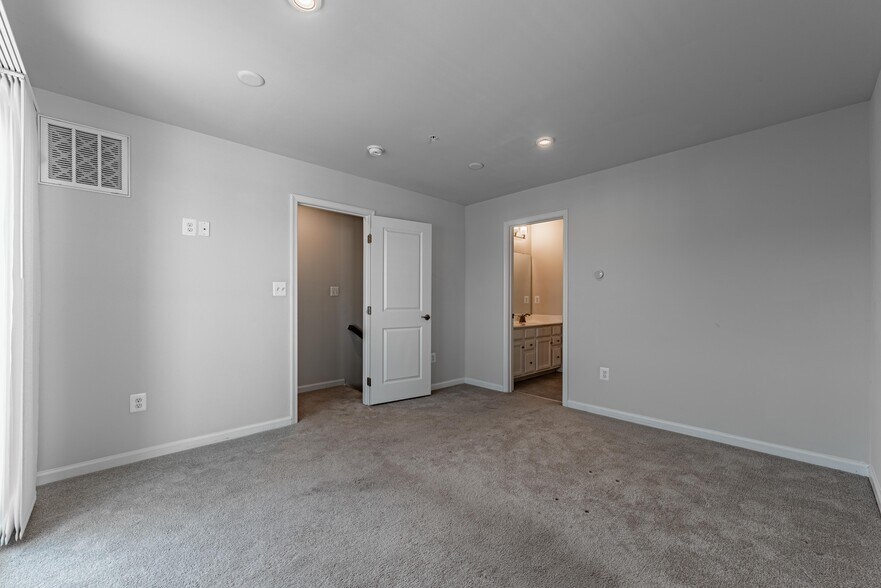 Building Photo - 201 S Macon St