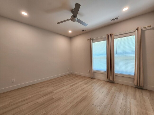 Building Photo - Gulf Shores 3/2.5 cottage