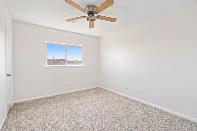 Building Photo - 9006 Sasson Blvd