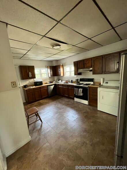 Building Photo - 26-28 Harbor View St.