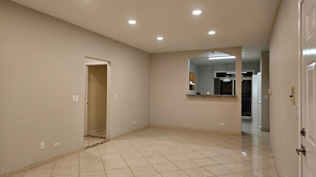 Building Photo - 151 N Waters Edge Dr