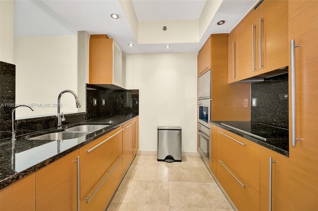 Building Photo - 450 Alton Rd