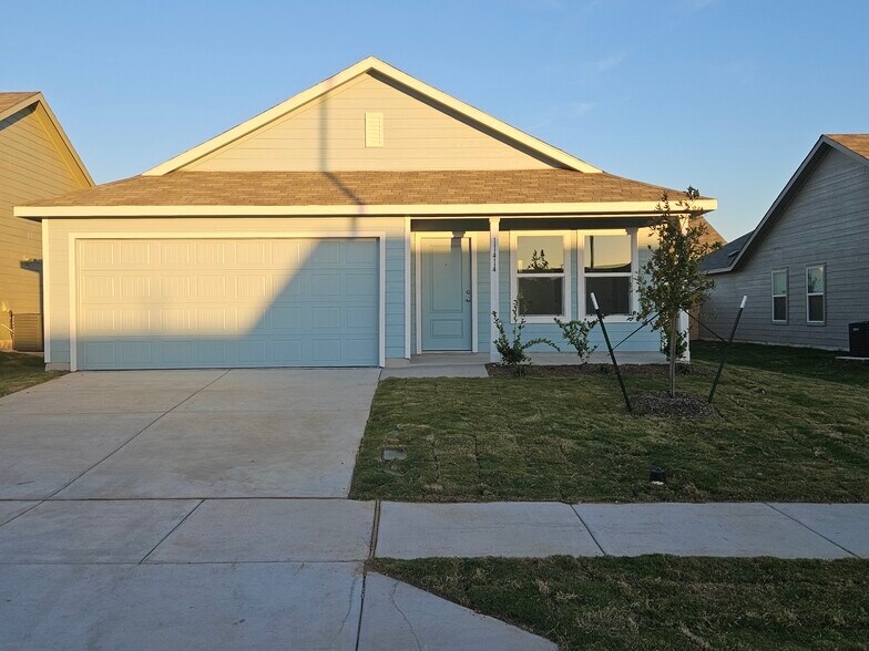 Front - 11414 Marcellus Way