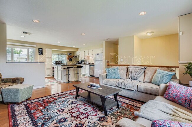 Building Photo - 2796 S Quay Way