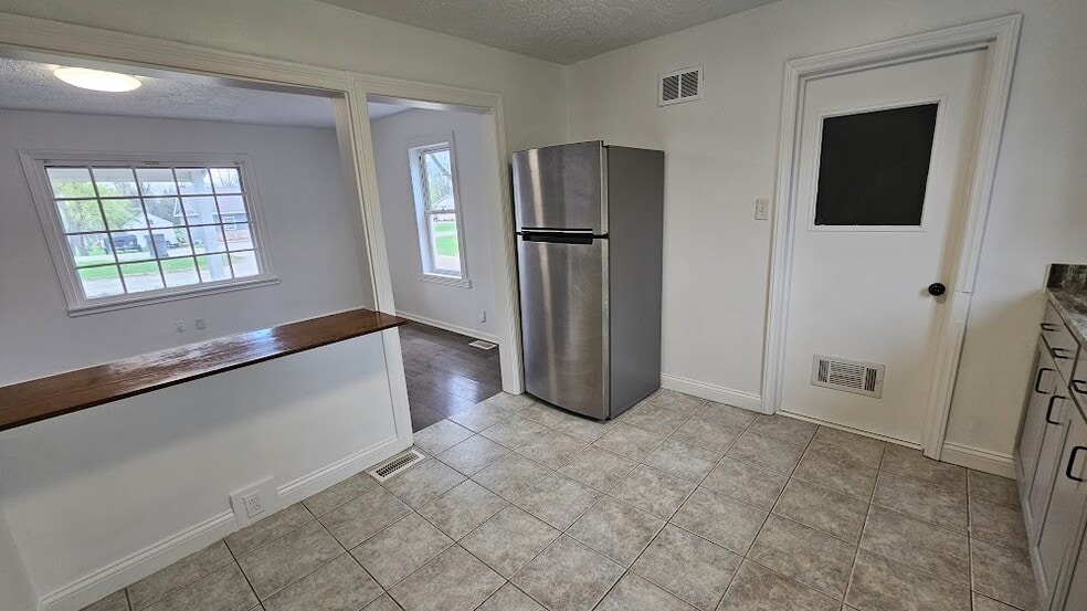 Kitchen - 5474 Terrace Ave