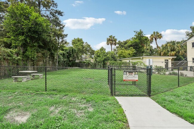 Building Photo - Welcome to San Marco Sq Apartments - NOW OFFERING a 1 bedroom apartment in a vibrant, pet-friendl...