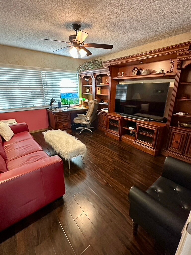 Bedroom 3 / Office with Pull out queen bed - 933 Cypress Grove Dr