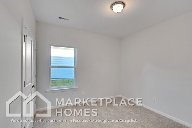 Building Photo - 3910 Standish Dr