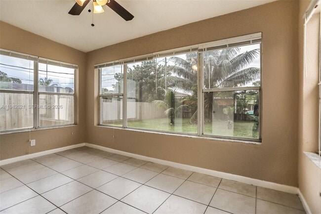 Building Photo - 351 SW 31st Ave