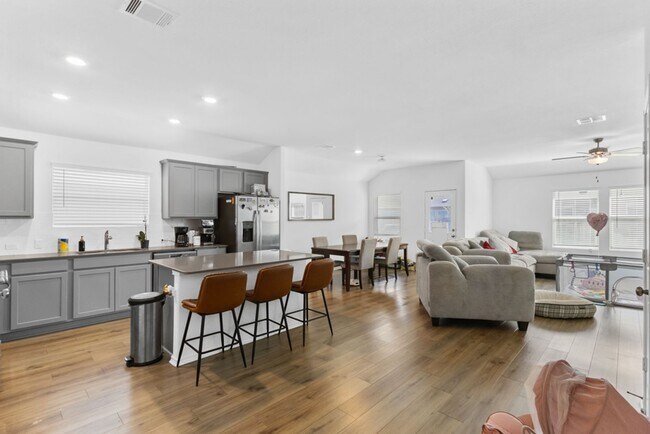 Building Photo - 149 River Rise Rd