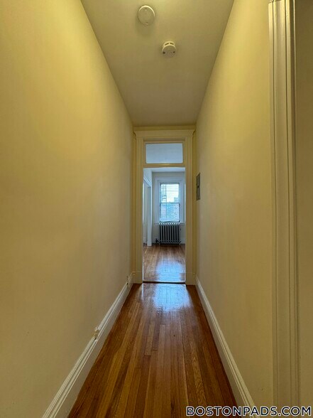 Building Photo - 31 Park Dr