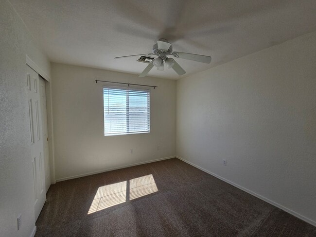 Building Photo - 3 Bed/2 bath home located in desirable Holiday Shores, Bullhead City AZ.