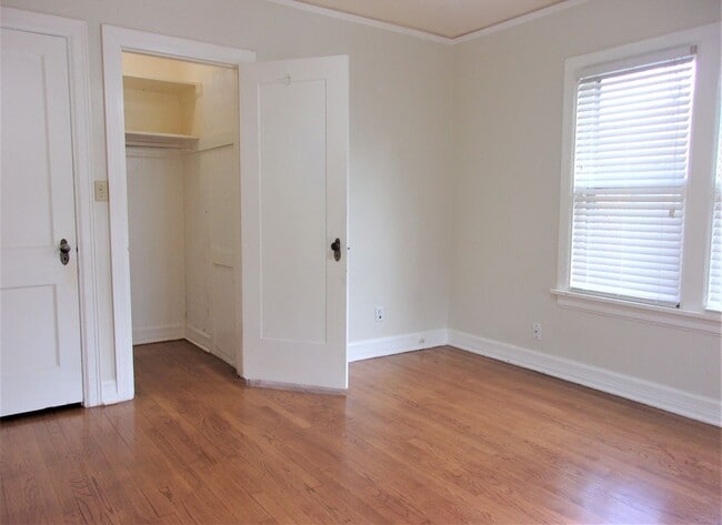 Building Photo - 3 BED 1 BATH TUDOR COTTAGE LAS VEGAS ADDIT...