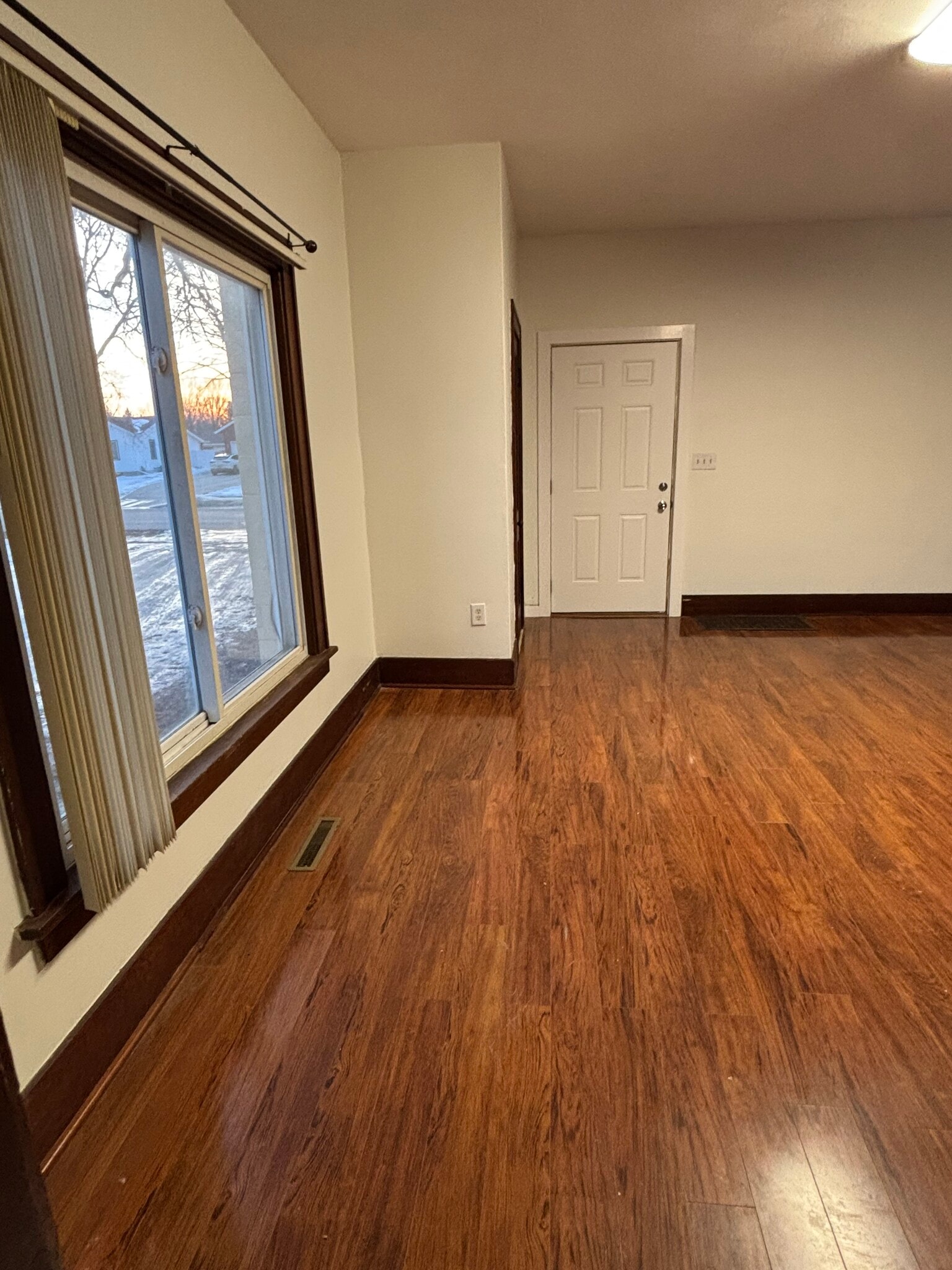 Huge dining area with natural light - 1003 S Elm Ave