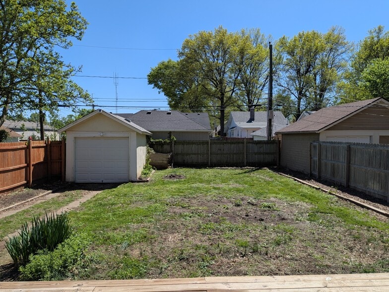 Building Photo - 1021 E 76th St