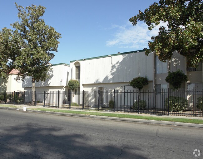 Building Photo - Country Club Arms