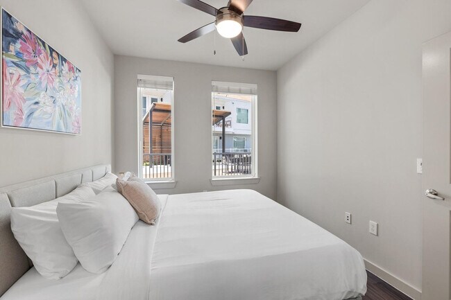 Building Photo - 5820 1/2 Cameron Road-SI FL1-ID1364166P