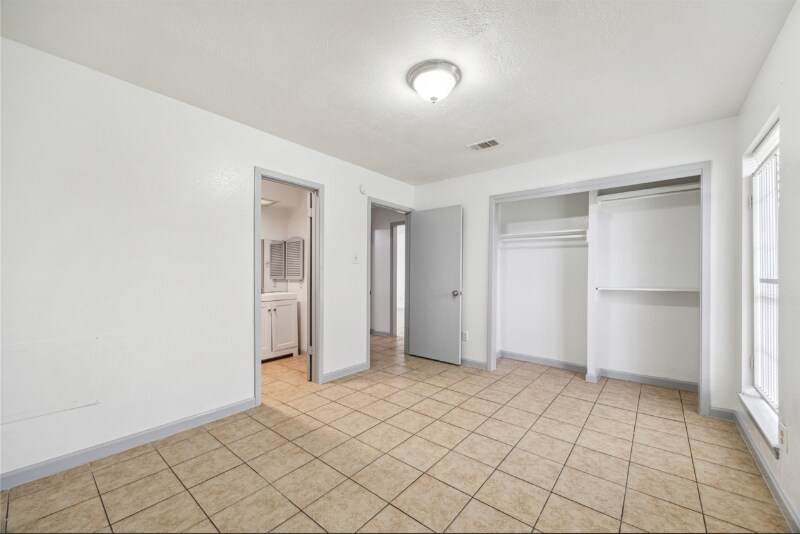 Building Photo - 6827 Chasewood Dr
