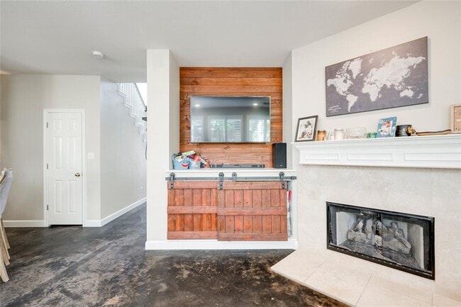 Building Photo - 2729 Kinney Oaks Ct