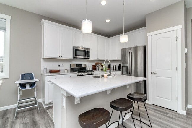 Building Photo - Beautiful 3 Bedroom 2.5 Bathroom Property