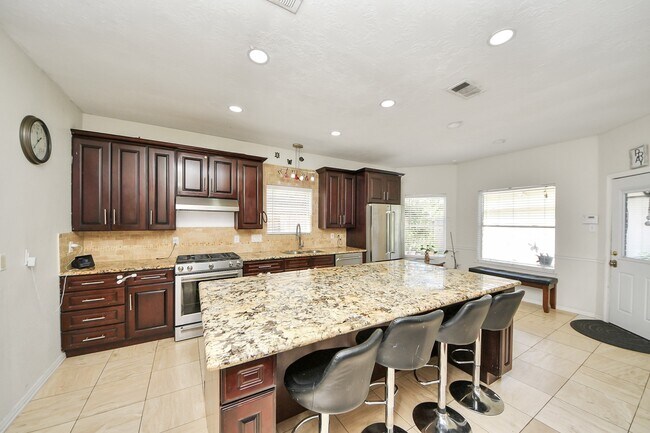 Primary Photo - 922 Bayhill Dr