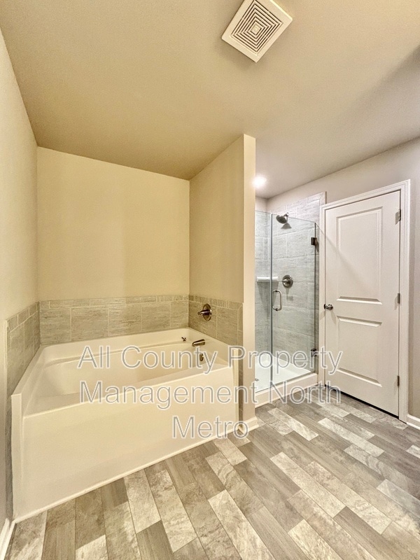 Building Photo - 5064 Silver Fox Trl