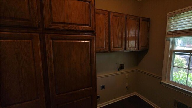 Building Photo - 5005 Johns Creek Ct