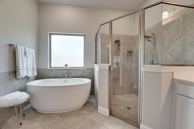 Building Photo - 1651 Sonnet Dr