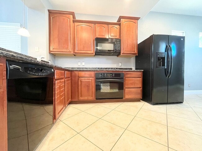 Building Photo - Beautiful 2 story single family house