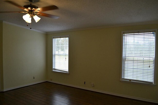 Building Photo - 11862 Cedar Ct