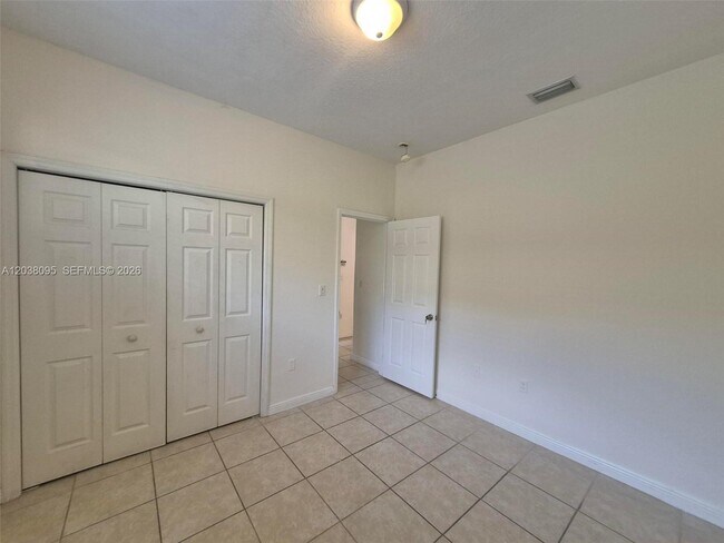 Building Photo - 5033 SW 134th Ave