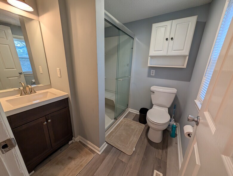 Building Photo - Room in House on Kannapolis Hwy