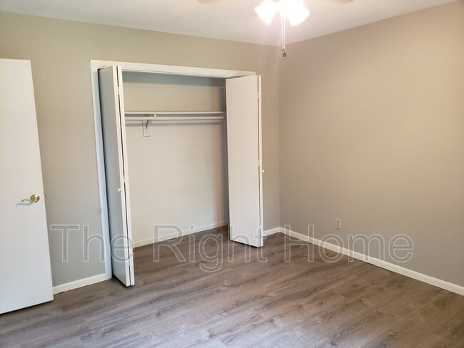 Building Photo - 418 3rd Ter