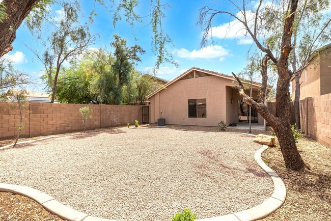 Building Photo - 42780 W Sunland Dr