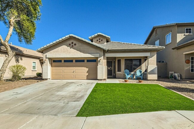 Building Photo - 3 Bed/ 2 Bath House - Large Private Pool