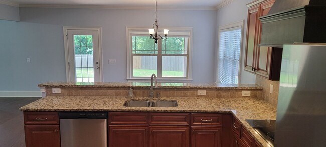 Building Photo - Stunning 4-Bedroom, 3.5-bath Home in the P...