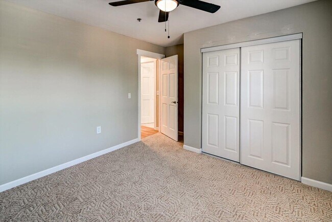 Building Photo - 201 Kearney Way