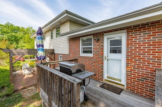 Building Photo - 1424 Brent St