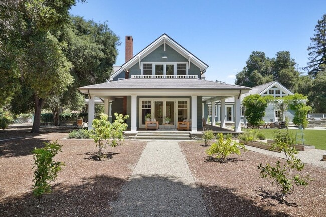 Building Photo - 42 Camino Por Los Arboles