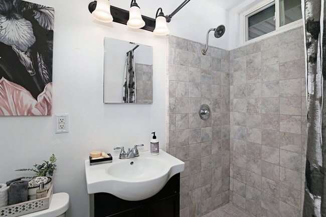 Building Photo - Beautiful 3BD 2BA House Sitting on Over 1/...