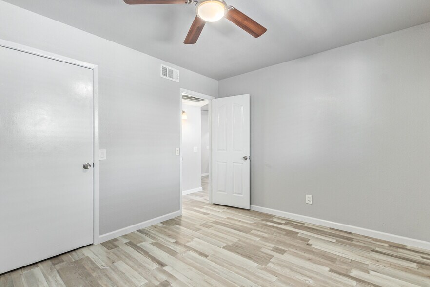 Bdrm 2 - 2937 E Beck Ln