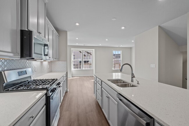 Building Photo - 1509 Newpoint Dr