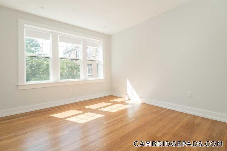 Building Photo - 19A Forest St