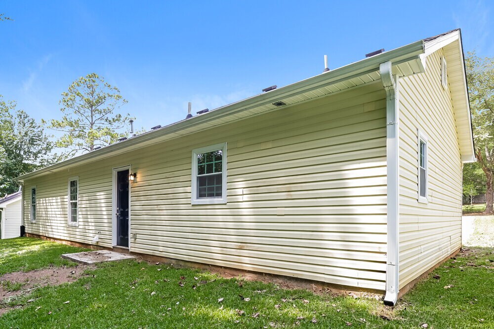 Building Photo - 6125 Pineneedle Dr SW