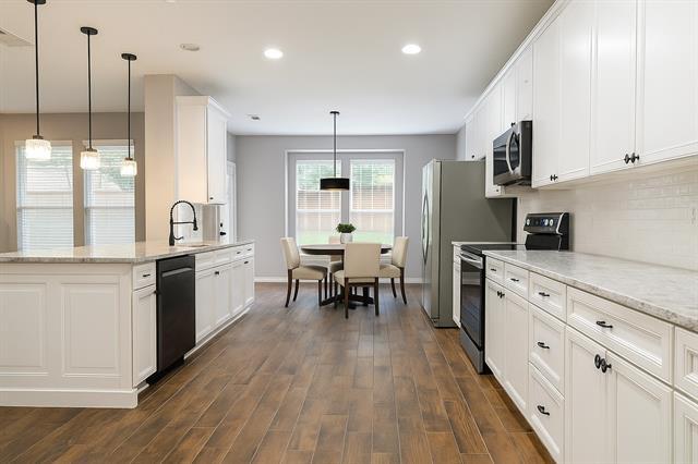 Building Photo - 16033 Alvarado Dr