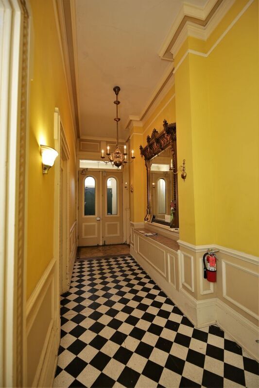 Building Photo - 717 Washington Pl