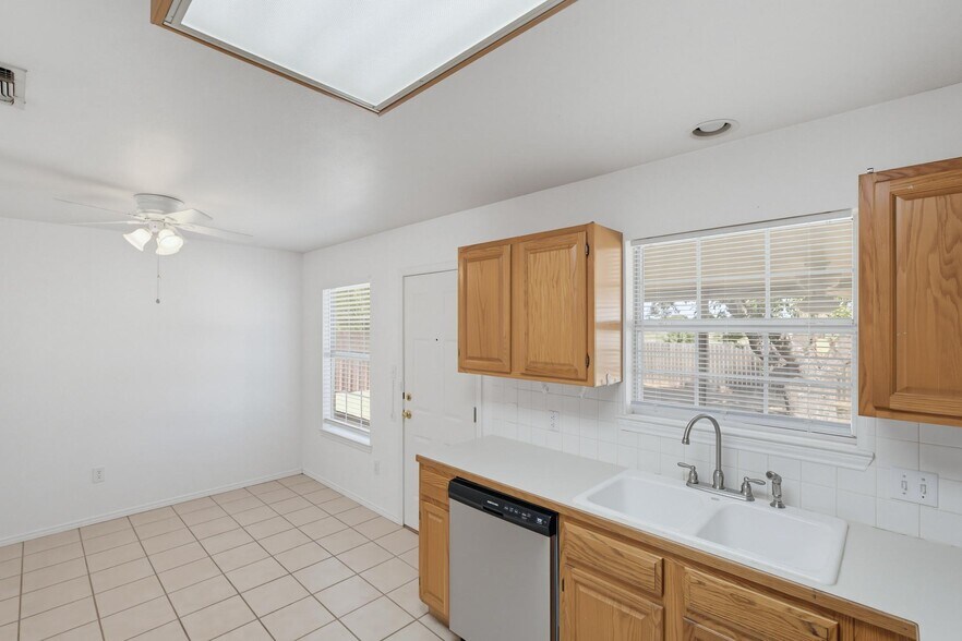 Building Photo - 7917 Thompson Pky