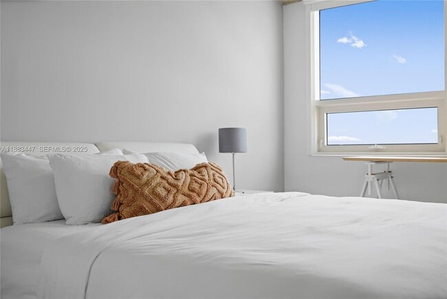 Building Photo - 3250 NE 1st Ave