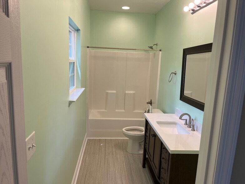 Building Photo - 5712 Grubb Rd