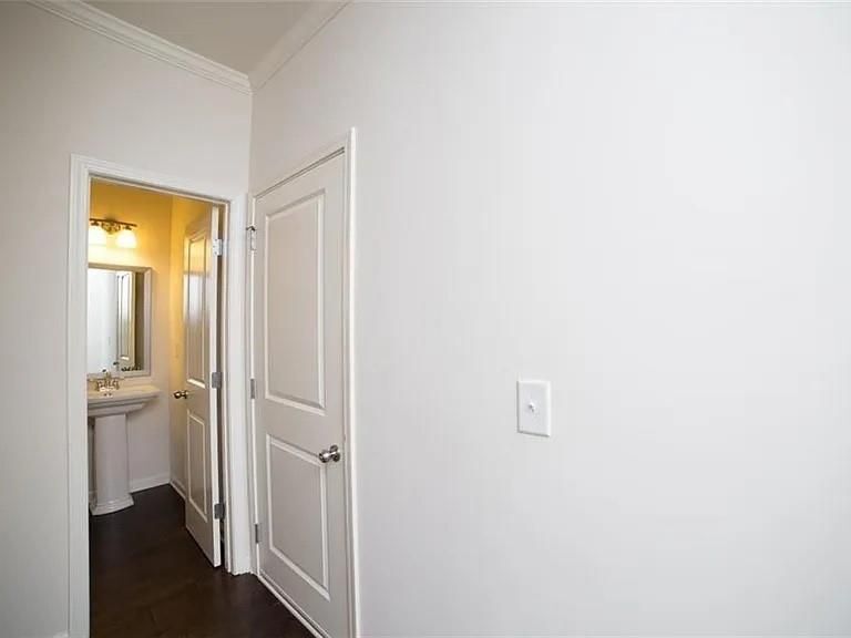 Building Photo - 5570 Lightheart Ct